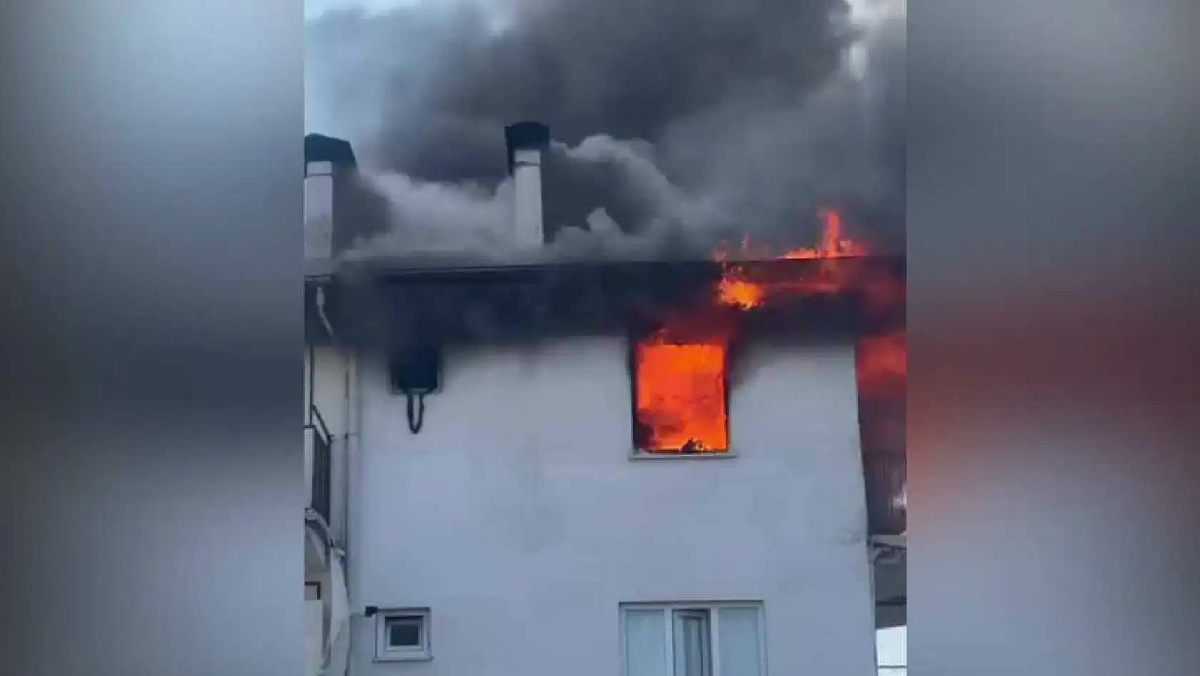 Yanan evdeki çocuklarını kurtarmak için canını hiçe saydı