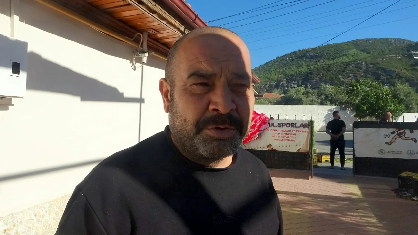 Menteşe'de fırtına minareyi yıktı, ağaçları söktü