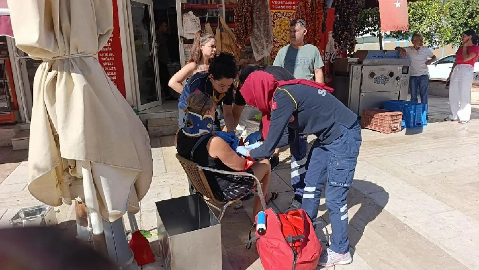 Genç sürücü, yaya geçidinde çarptığı kadının bir an olsun yanından ayrılmadı