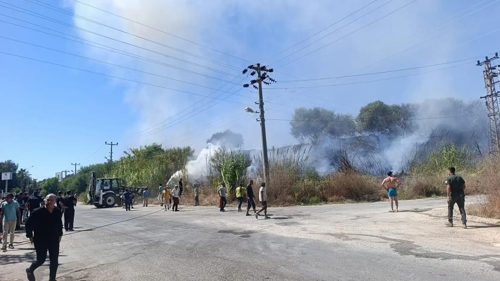 Villaları tehdit eden yangına ilk müdahale otel personeli ve müşterinden geldi