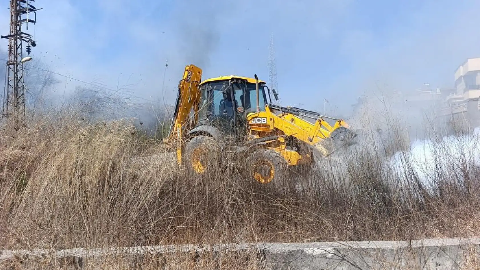 Villaları tehdit eden yangına ilk müdahale otel personeli ve müşterinden geldi