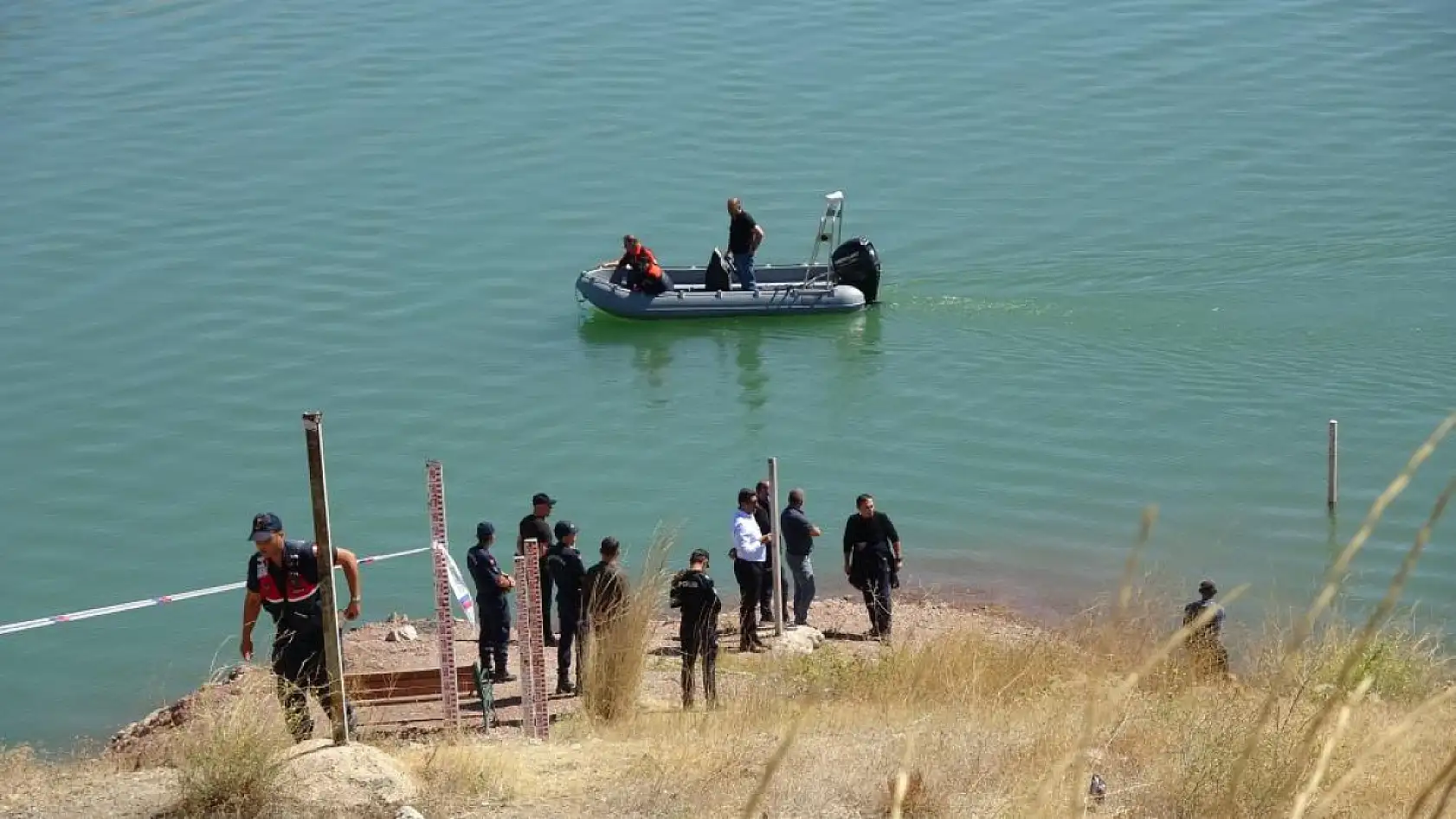 Burdur'da Baraj Kıyısında Kayıp Polis İçin Zamanla Yarış
