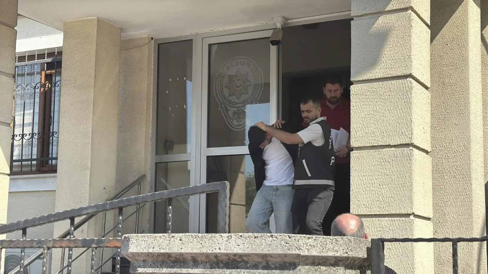 Husumet ve küfürleşme cinayetle sonlandı: 27 yaşındaki genç silahla vurularak öldürüldü