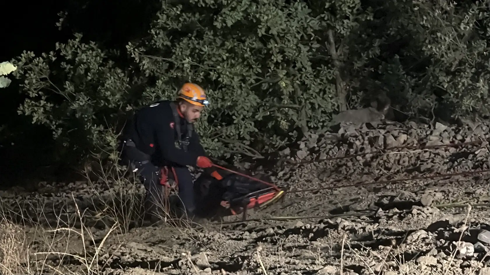 Feci kazada hayatını kaybeden 4 kişinin cesetleri güçlükle çıkartıldı