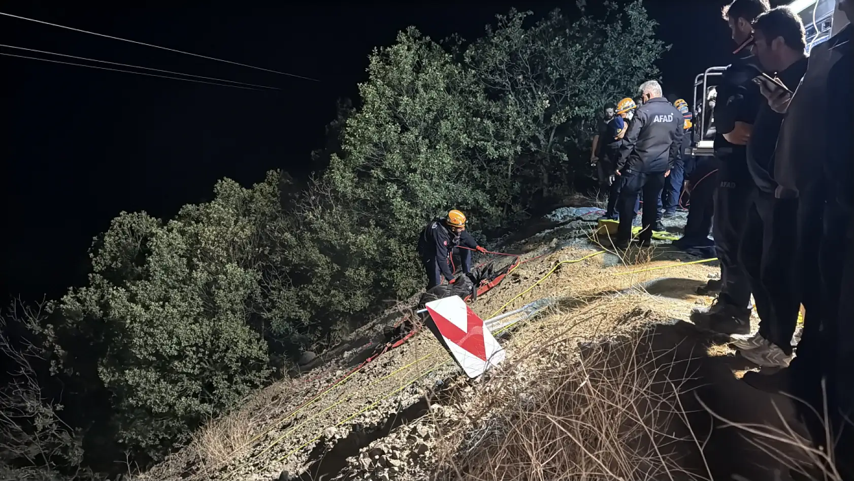 Feci kazada hayatını kaybeden 4 kişinin cesetleri güçlükle çıkartıldı