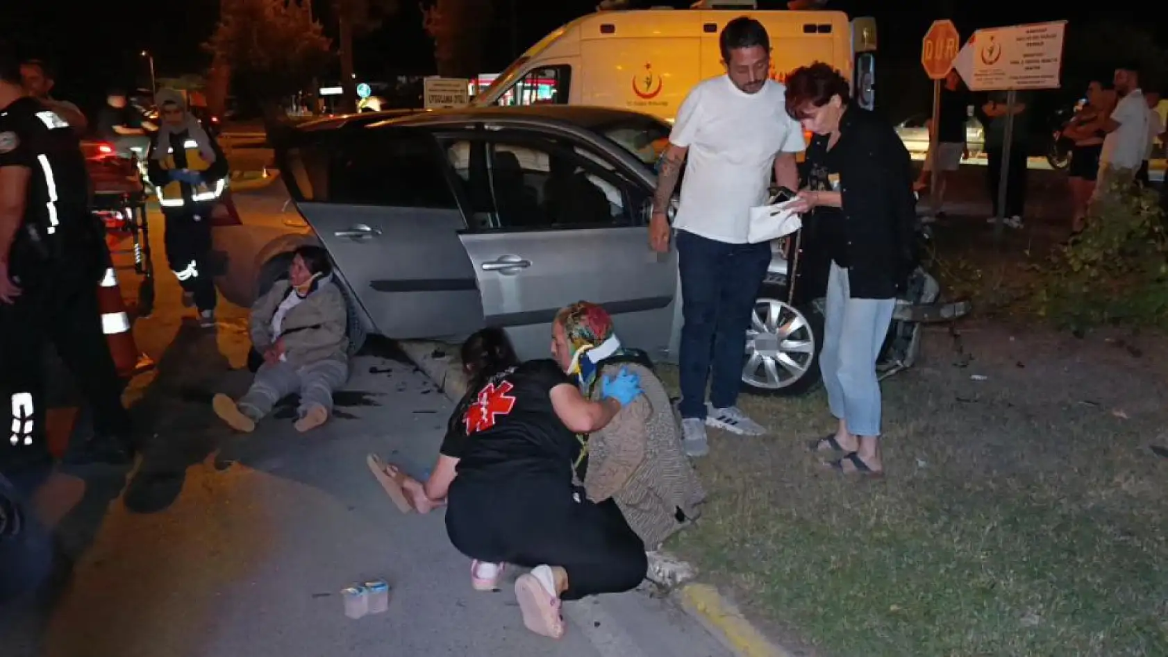 Ortalık savaş alanına döndü, 2 araçtaki 6 kişi yaralandı