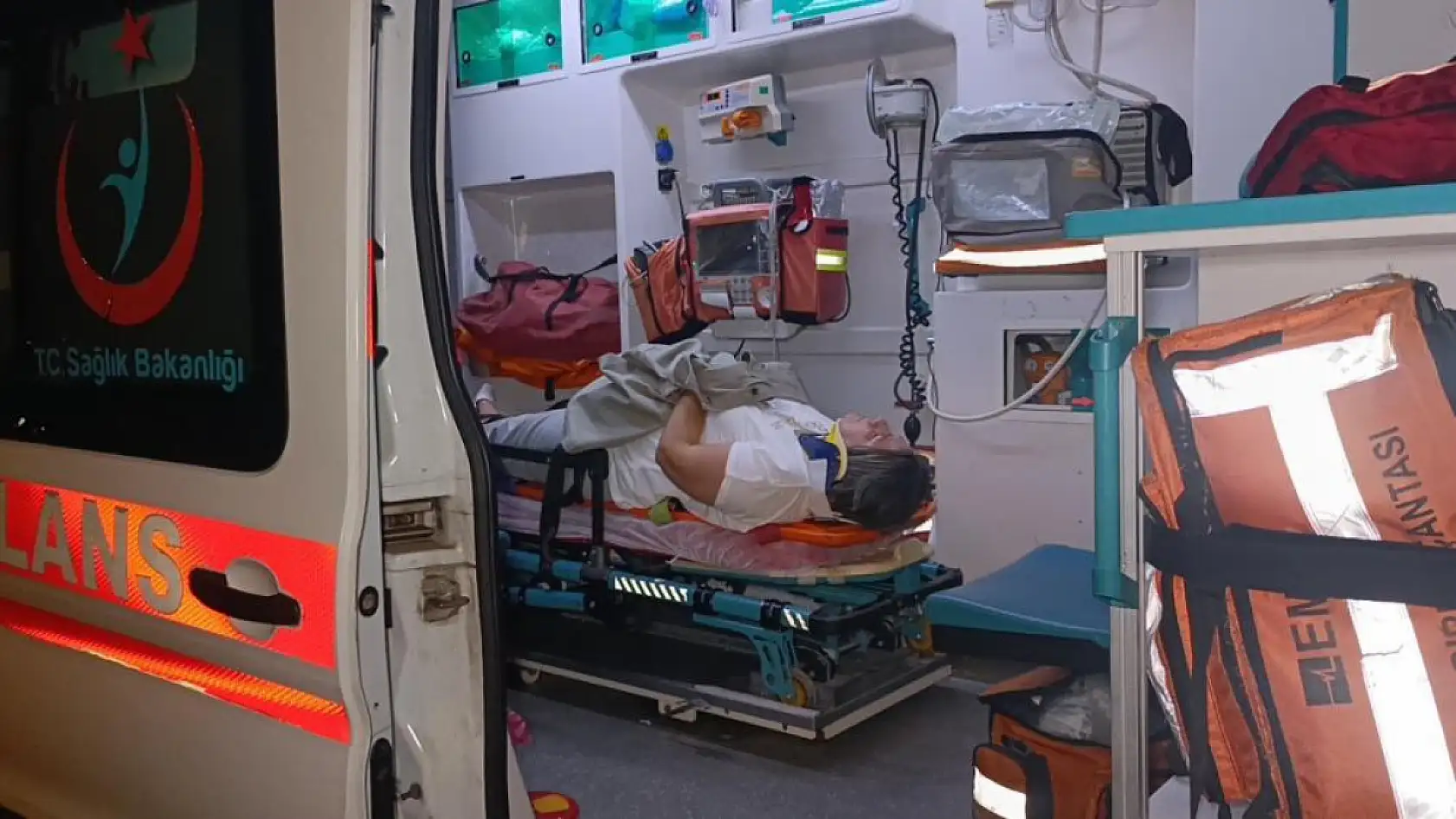 Ortalık savaş alanına döndü, 2 araçtaki 6 kişi yaralandı