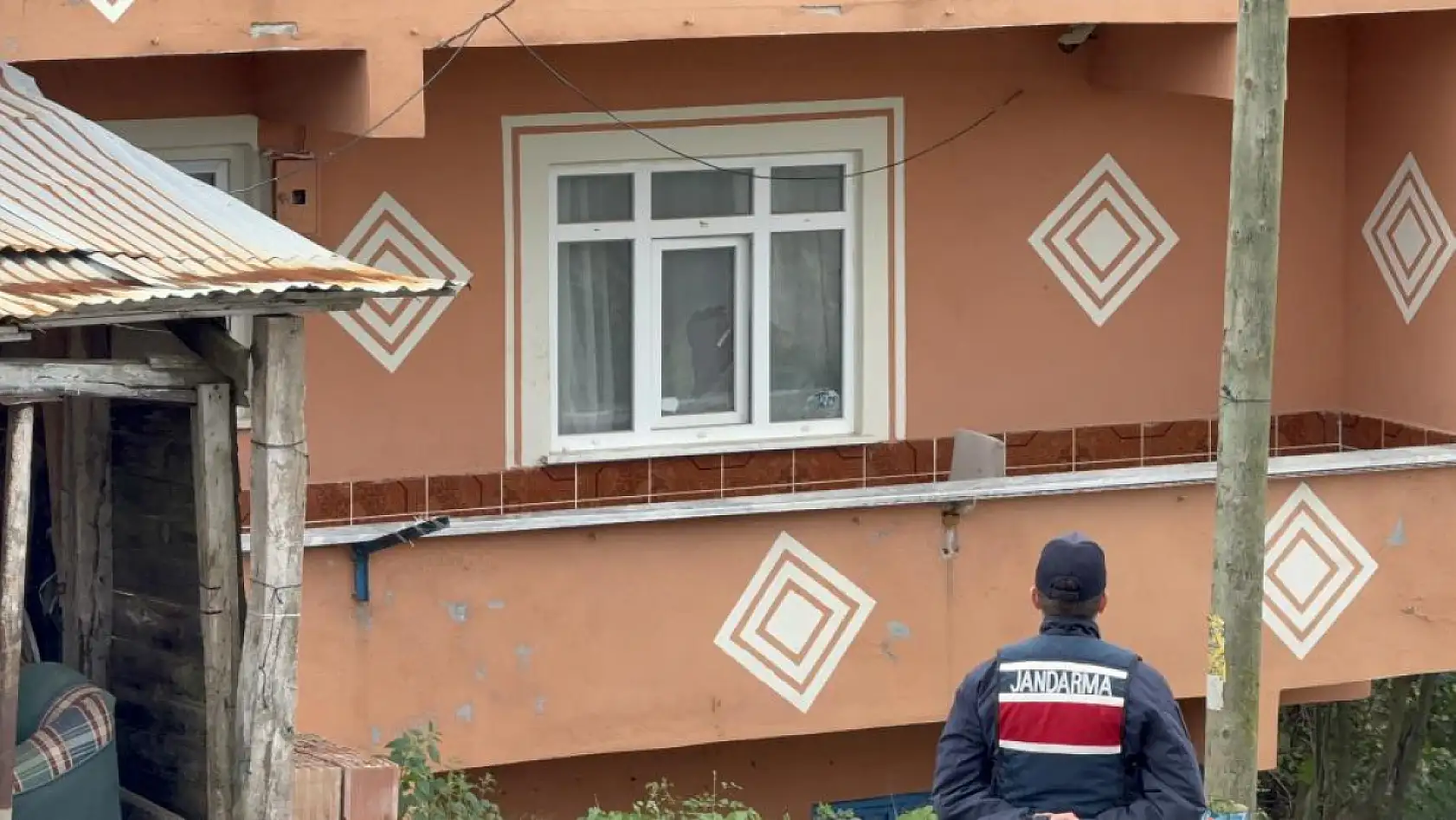 Kan donduran cinayet: Eşini bardakla öldürdü, jandarmaya alkollü yakalanınca cinayet ortaya çıktı