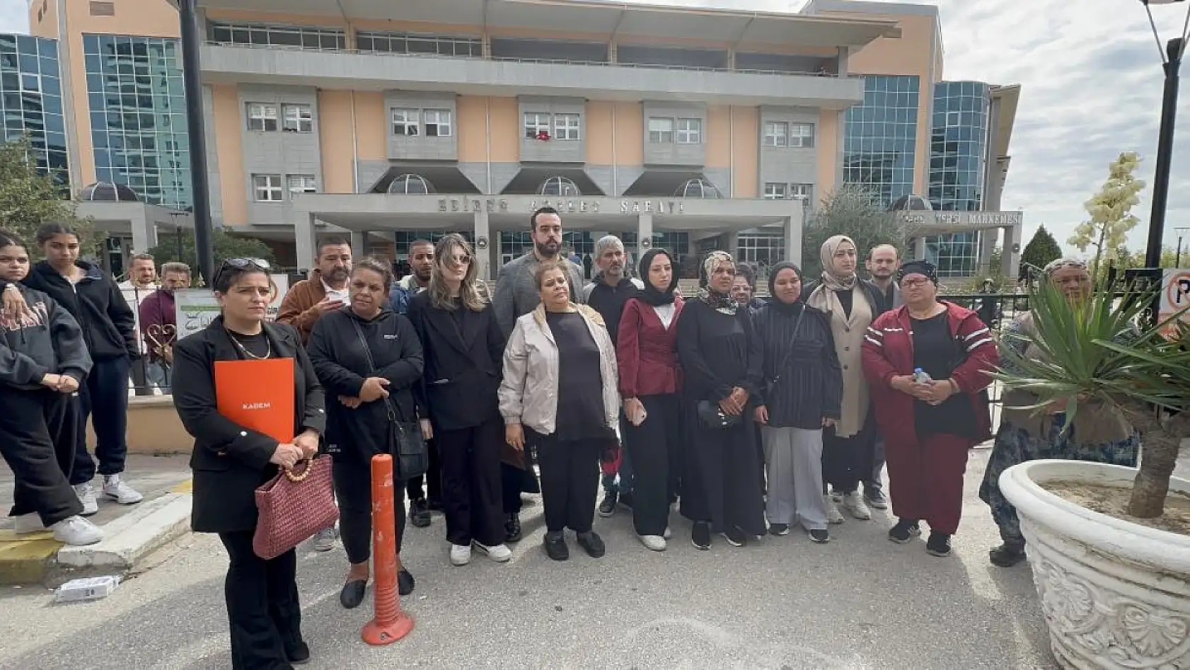 16 yaşındaki eski sevgilisini 30 bıçak darbesiyle öldürmüştü, 20 yıl hapis cezasına çarptırıldı