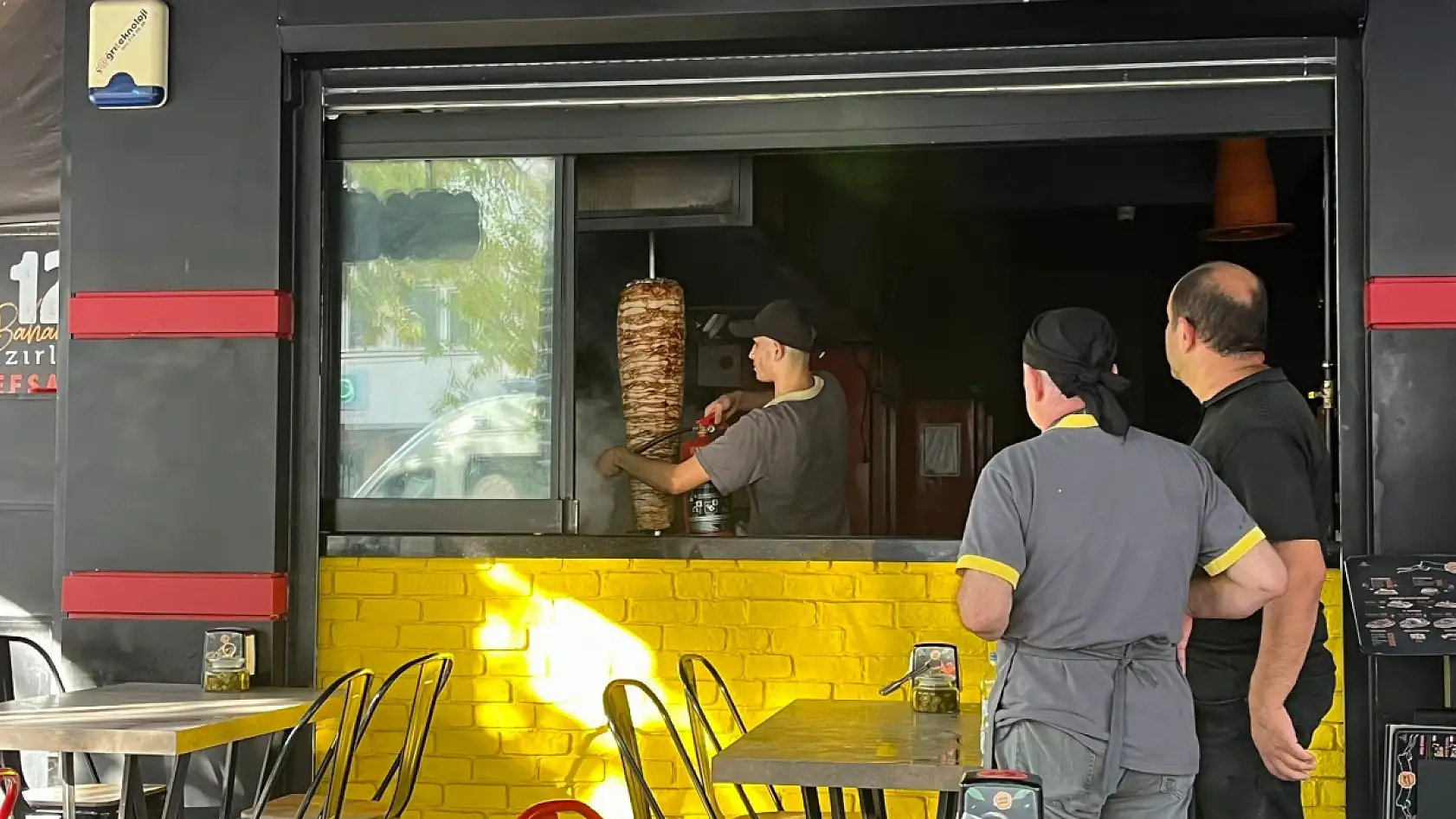 Menteşe'de dönerci bacasında yangın paniği