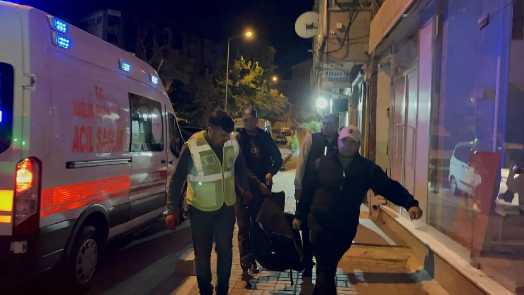 Gece yarısı şüpheli ölüm: Kanlar içinde bulundu