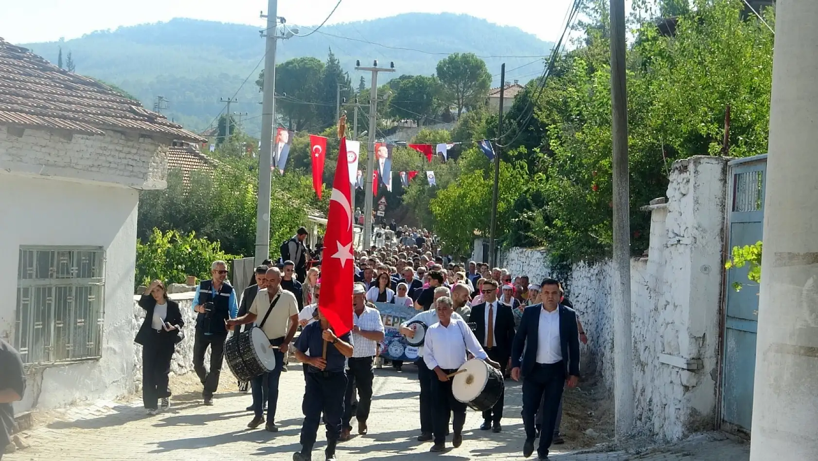 Göktepe Dayanışma ve Kültür festivali kortej yürüyüşüyle başladı