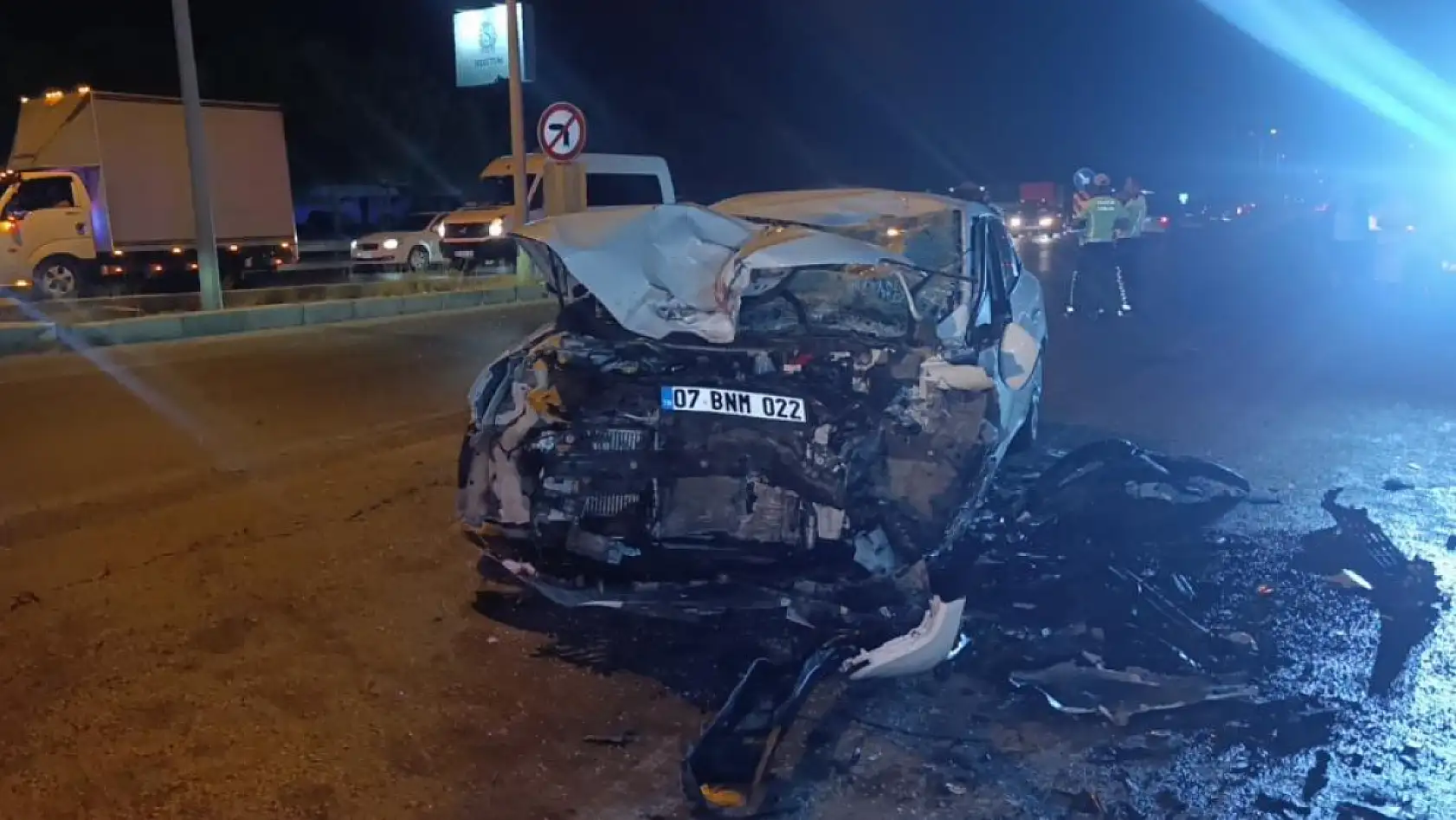 Karayolunu savaş alanına çeviren feci kaza: 2 ölü, 2 yaralı