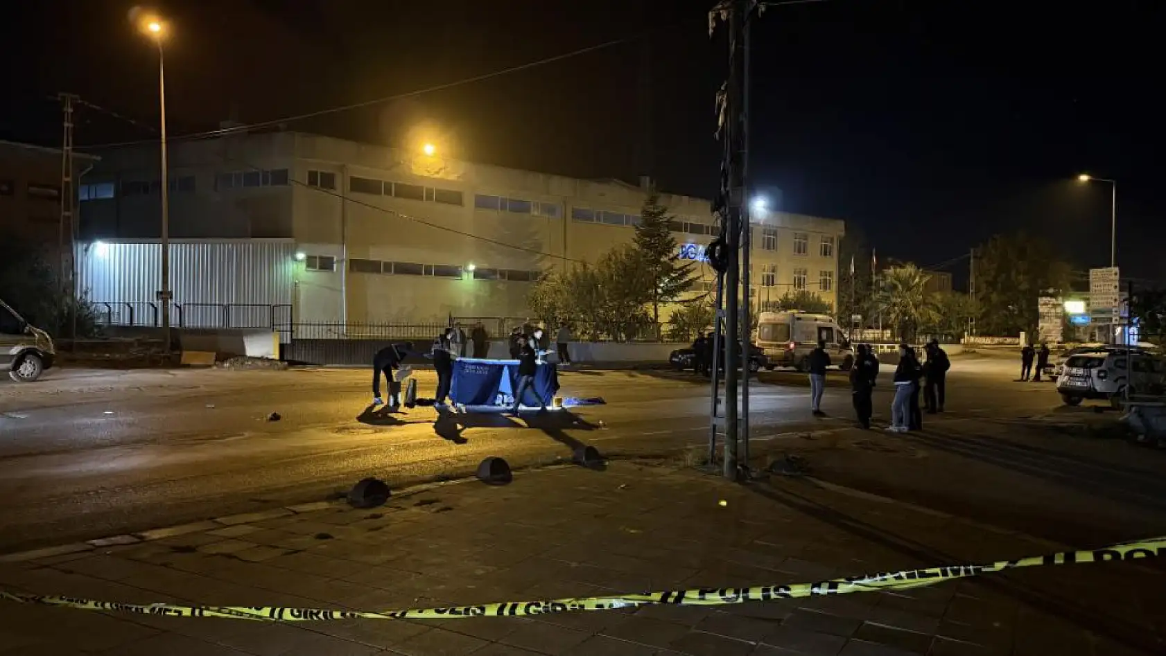 Esrarengiz cinayet: Polis yeleği giymiş şahsı vurup kaçtılar