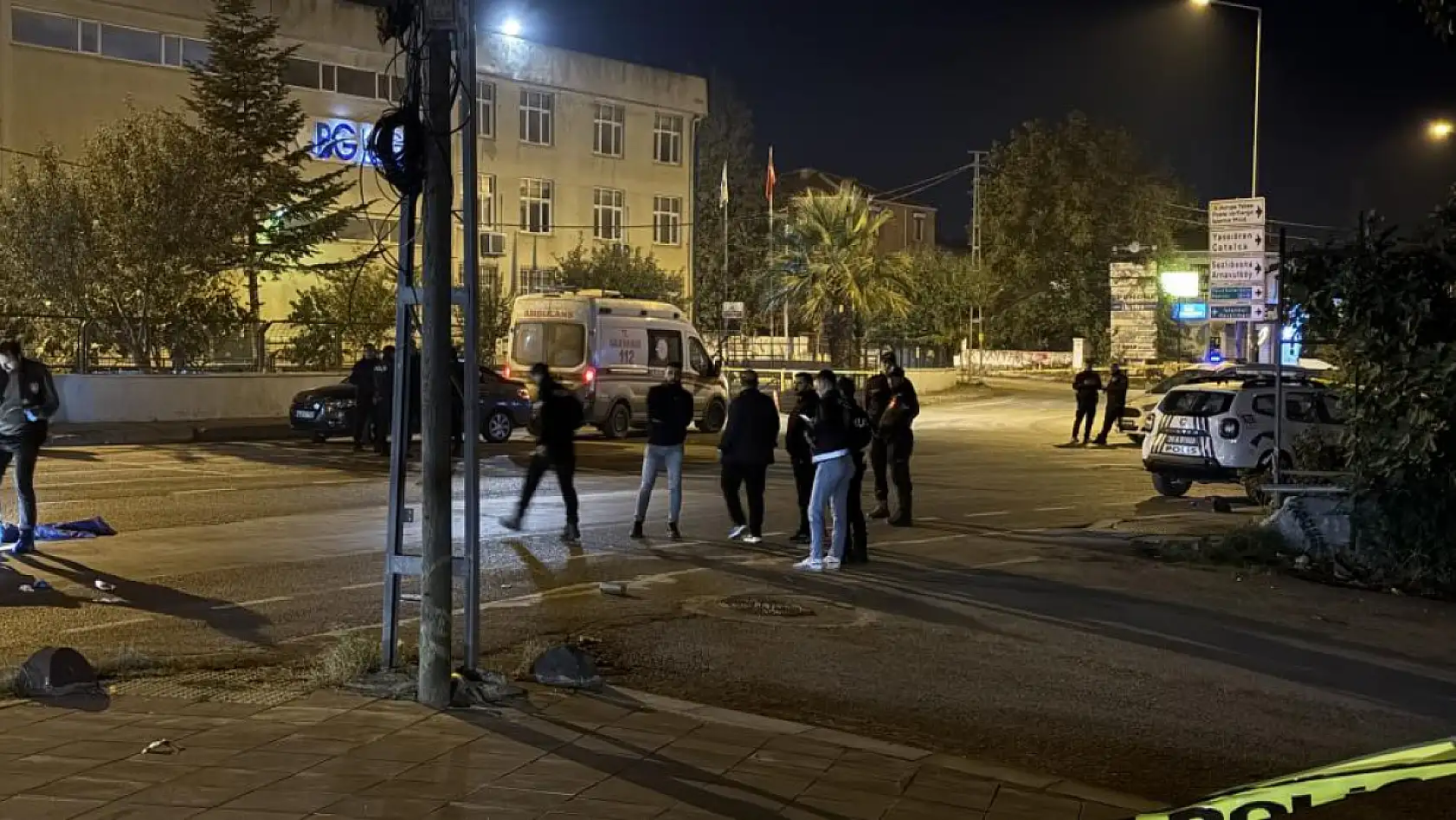 Esrarengiz cinayet: Polis yeleği giymiş şahsı vurup kaçtılar