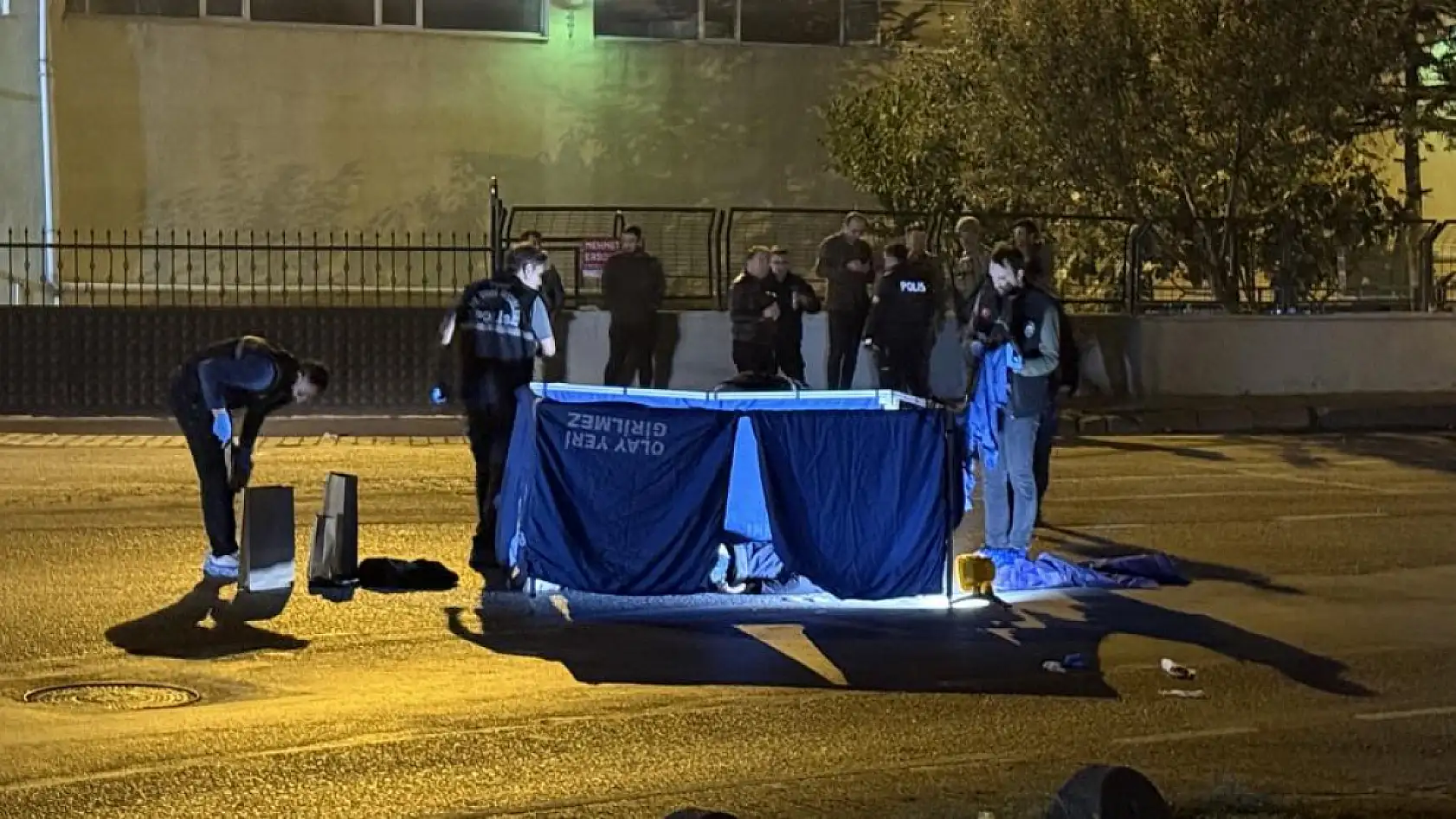 Esrarengiz cinayet: Polis yeleği giymiş şahsı vurup kaçtılar