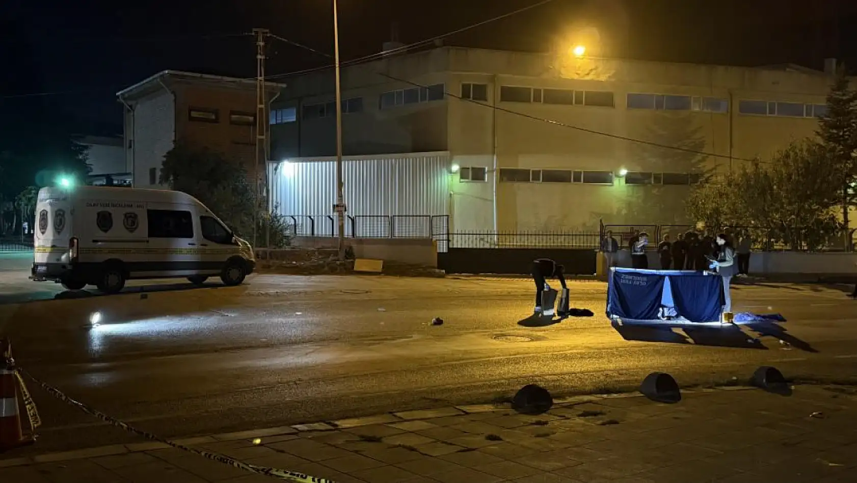 Esrarengiz cinayet: Polis yeleği giymiş şahsı vurup kaçtılar