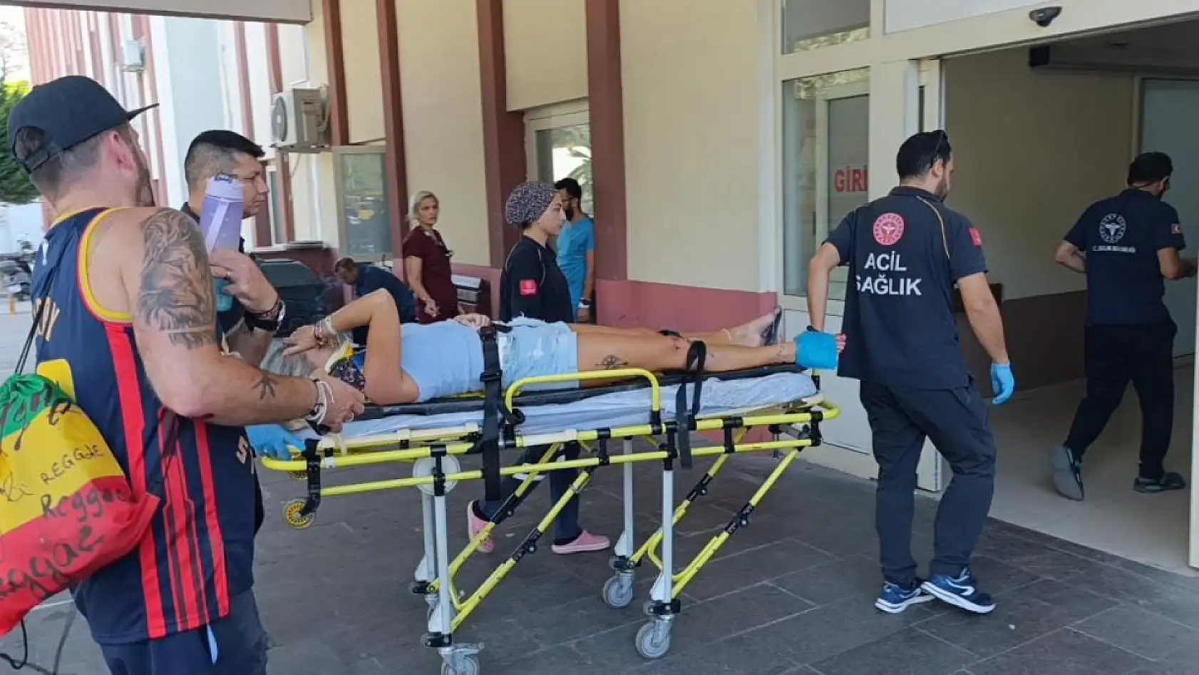 Motosiklet devrildi: 2 Hollandalı turist yaralandı