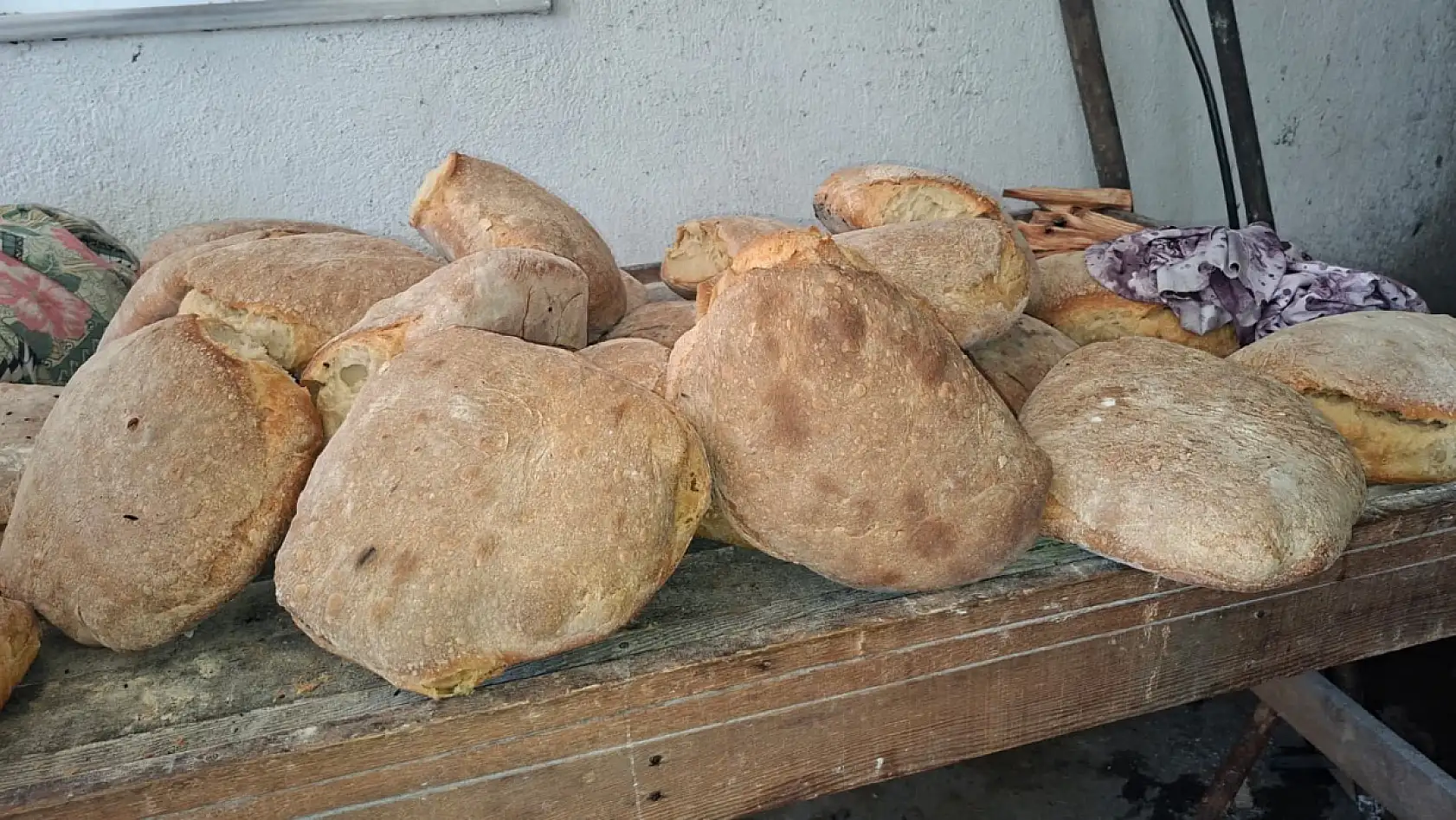 Gazze'ye destek için kadınlar ekmek fırınının başına geçti