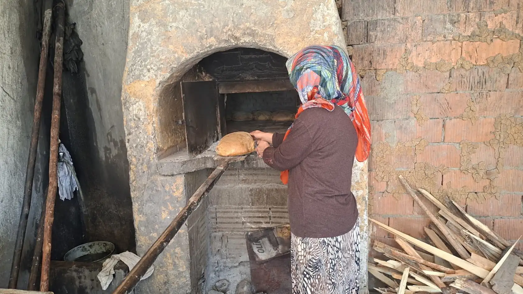 Gazze'ye destek için kadınlar ekmek fırınının başına geçti
