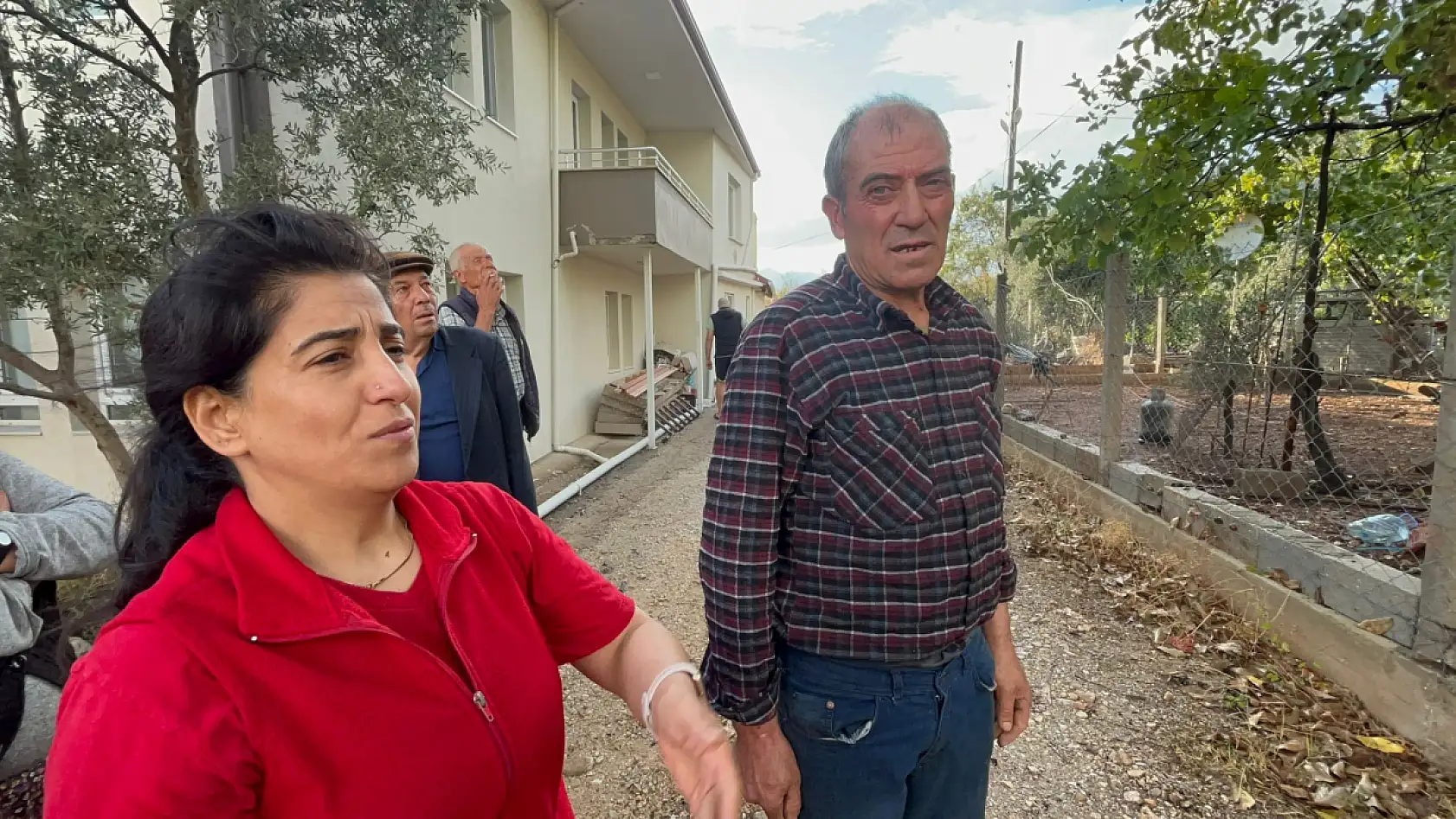 Menteşe'de evin damında çıkan yangın korkuttu