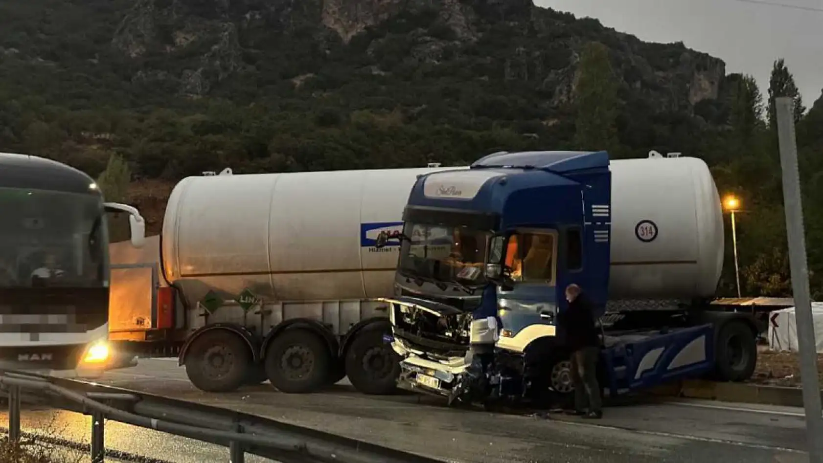 Burdur-Antalya Karayolu'nda Tır Kazası