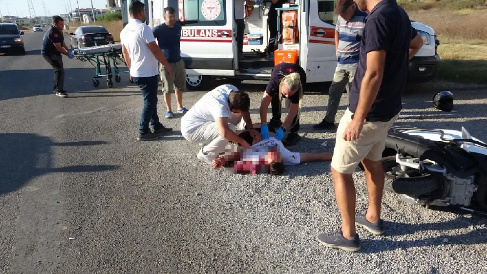 14 yaşındaki çocuğun kullandığı motosiklet kamyonetle çarpıştı: 1 yaralı