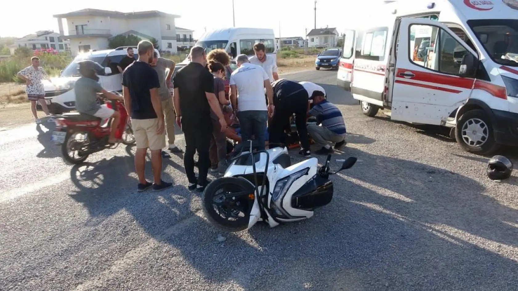 14 yaşındaki çocuğun kullandığı motosiklet kamyonetle çarpıştı: 1 yaralı