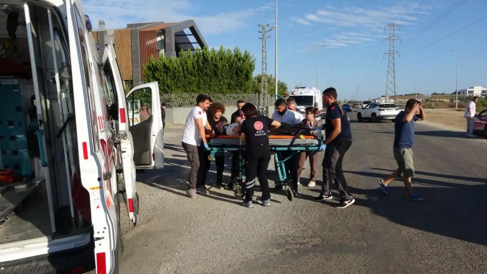 14 yaşındaki çocuğun kullandığı motosiklet kamyonetle çarpıştı: 1 yaralı