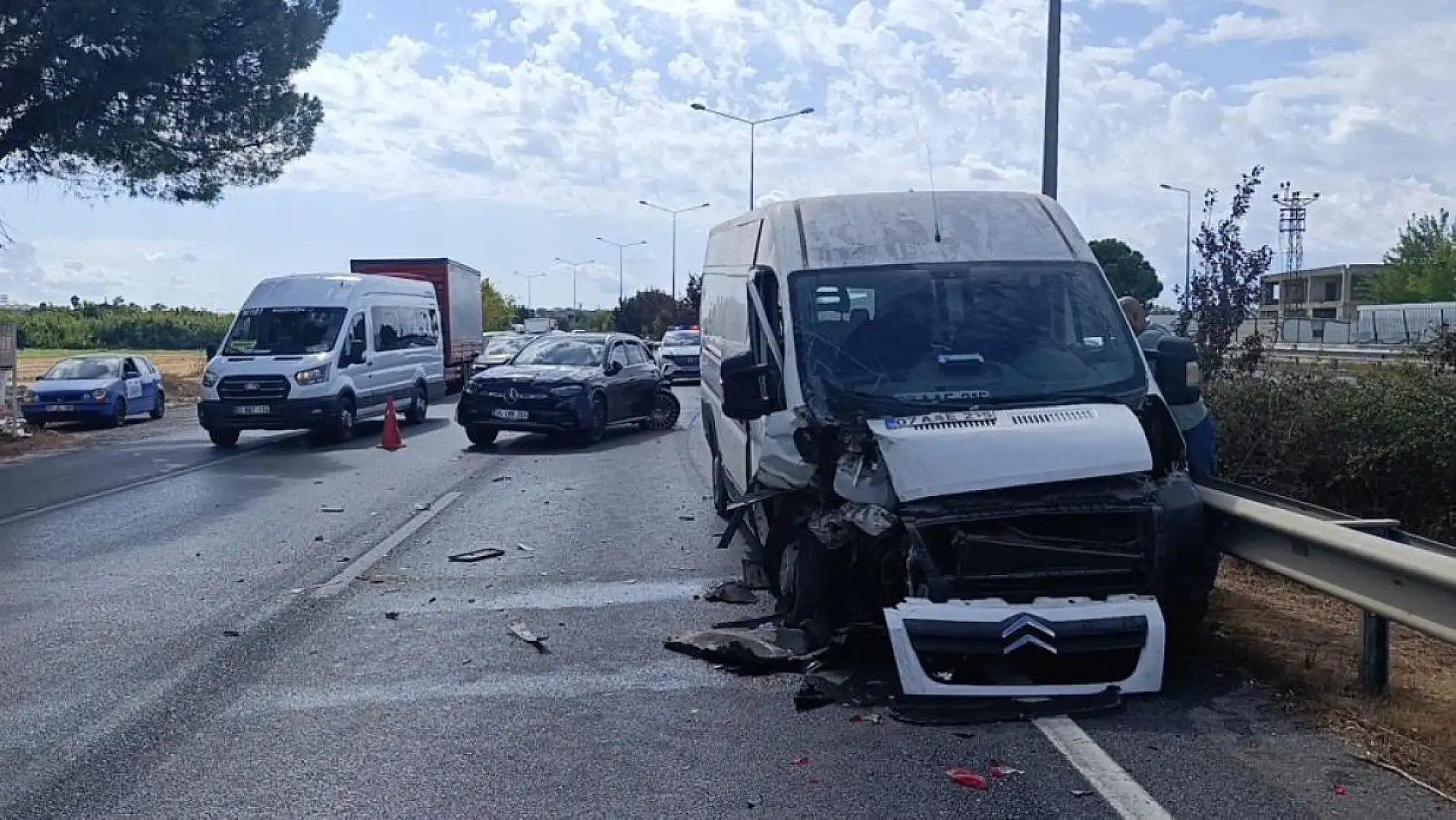 Ekipler hangi kazaya yetişeceğini şaşırdı: 1 kilometrelik mesafede 12 araçlık 4 ayrı zincirleme kaza