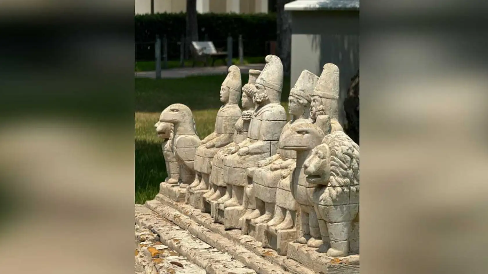 Antalya Kepez'te Açık Hava Müzesi: Muğla Dahil Türkiye'nin 81 İlinden Minyatür Tarihi Eserler Sergileniyor