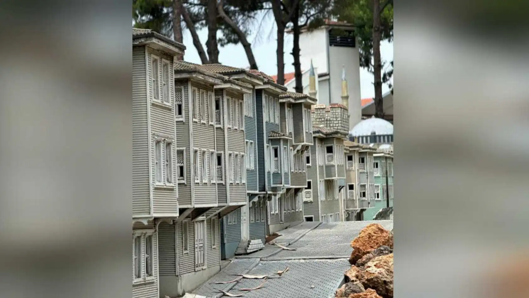 Antalya Kepez'te Açık Hava Müzesi: Muğla Dahil Türkiye'nin 81 İlinden Minyatür Tarihi Eserler Sergileniyor