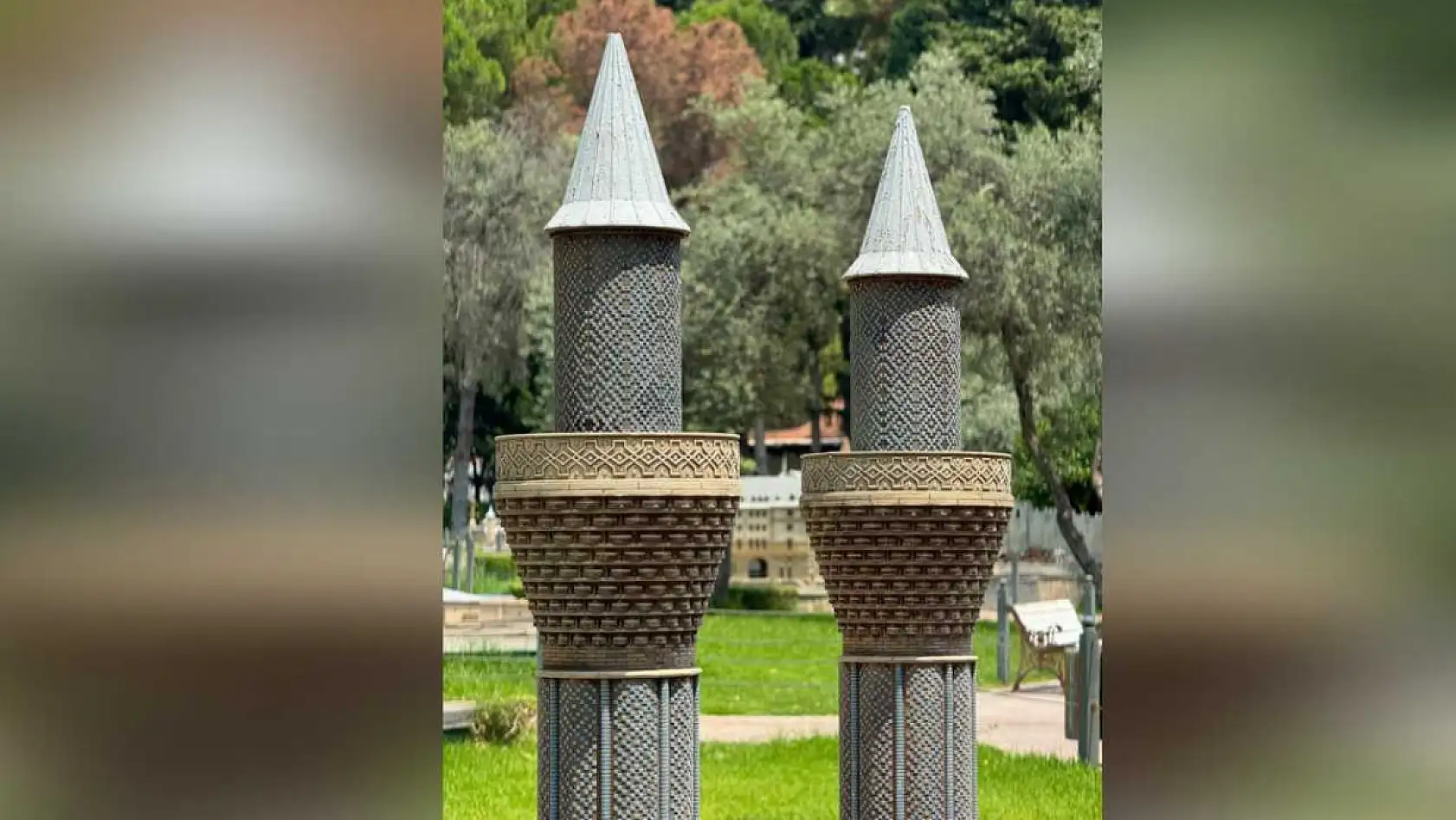 Antalya Kepez'te Açık Hava Müzesi: Muğla Dahil Türkiye'nin 81 İlinden Minyatür Tarihi Eserler Sergileniyor