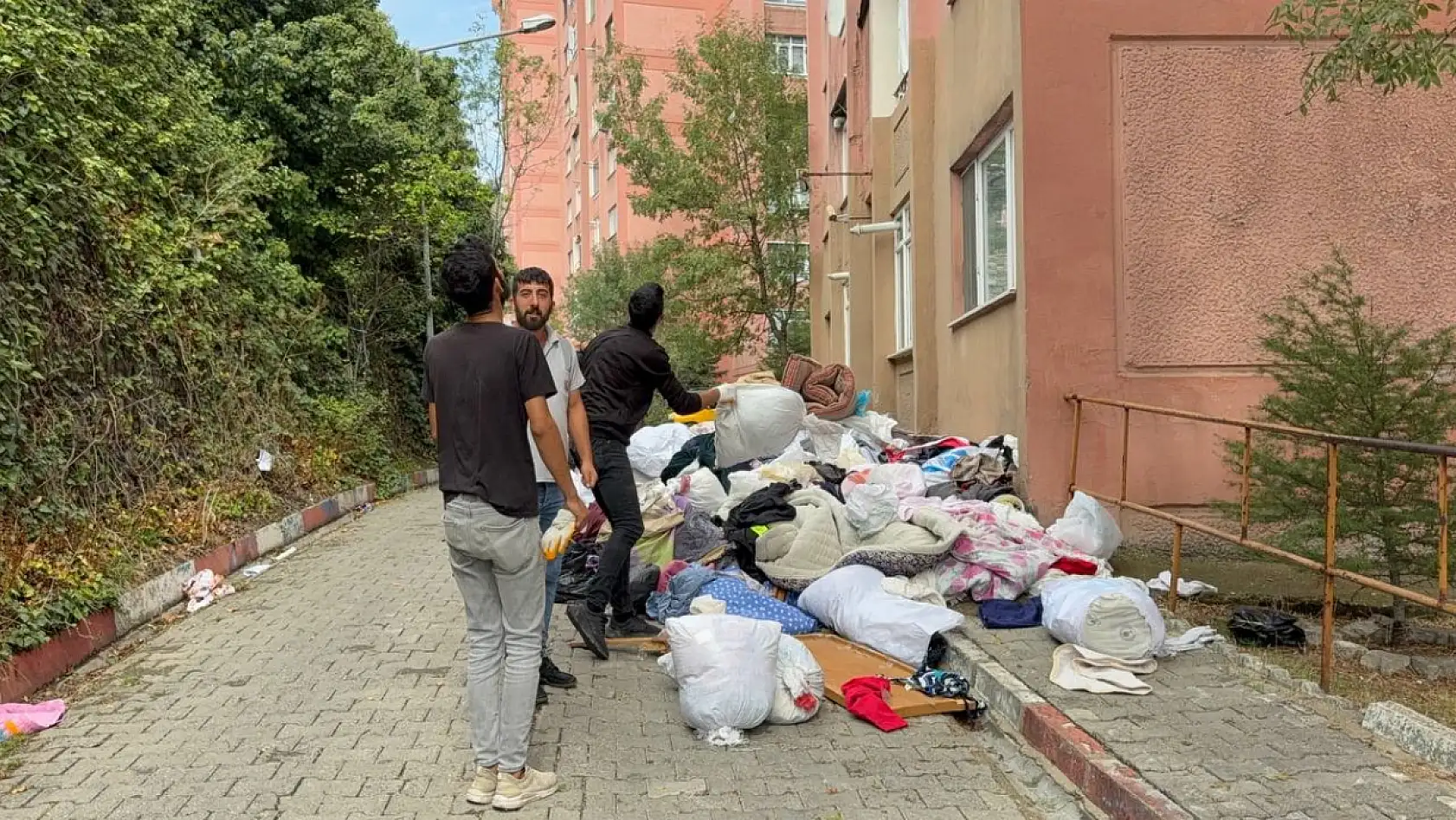 Evden bir kamyon çöp çıktı