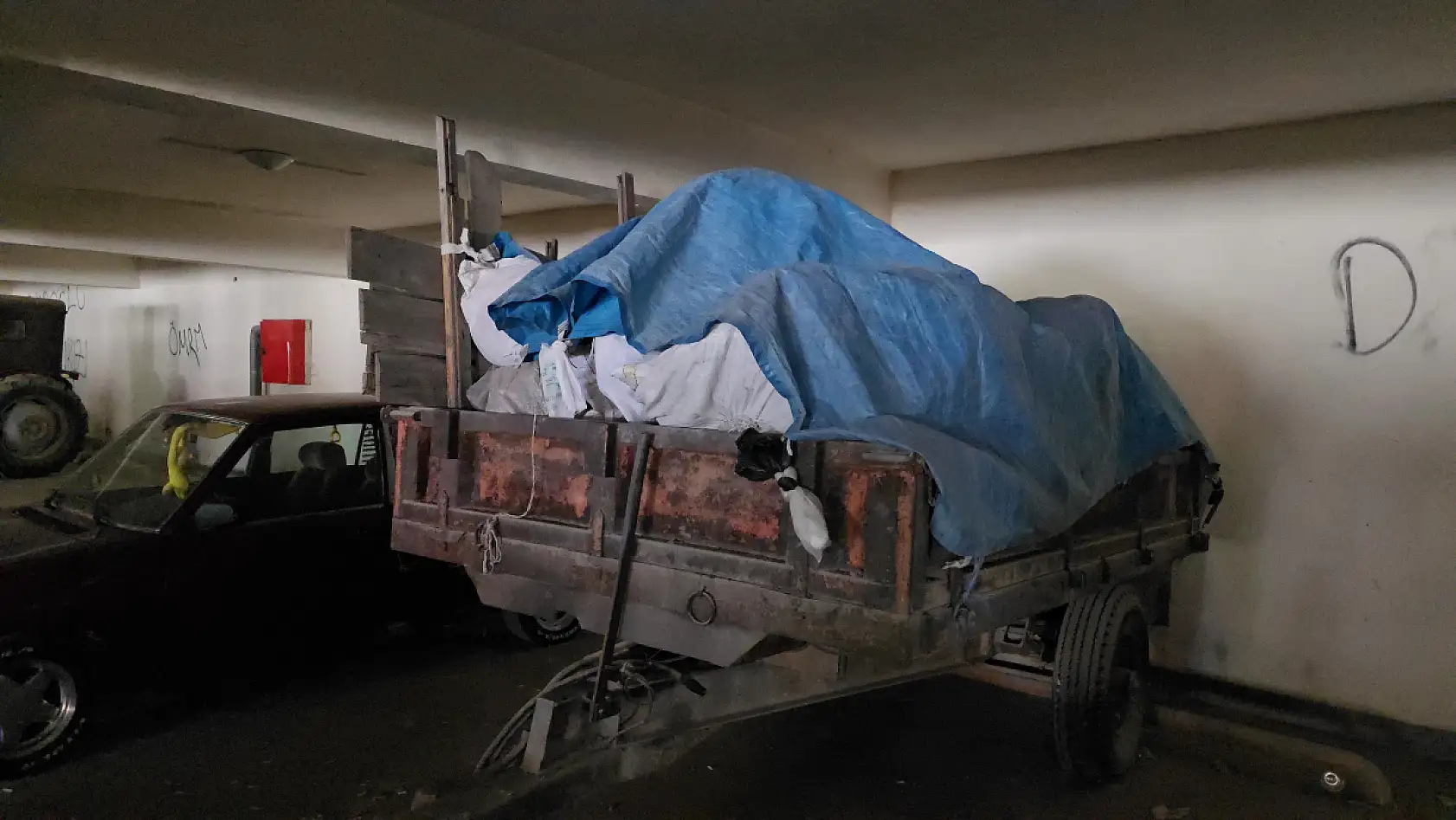 Evden bir kamyon çöp çıktı