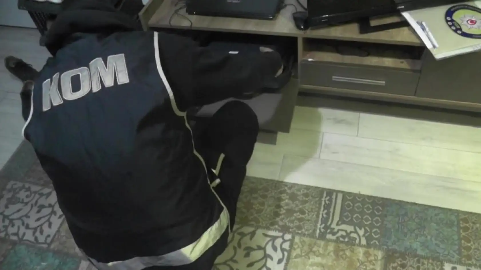 Ehliyetlerine el konulan sürücüler için sahte alkol testi düzenleyen şebekenin 42 üyesi yakalandı