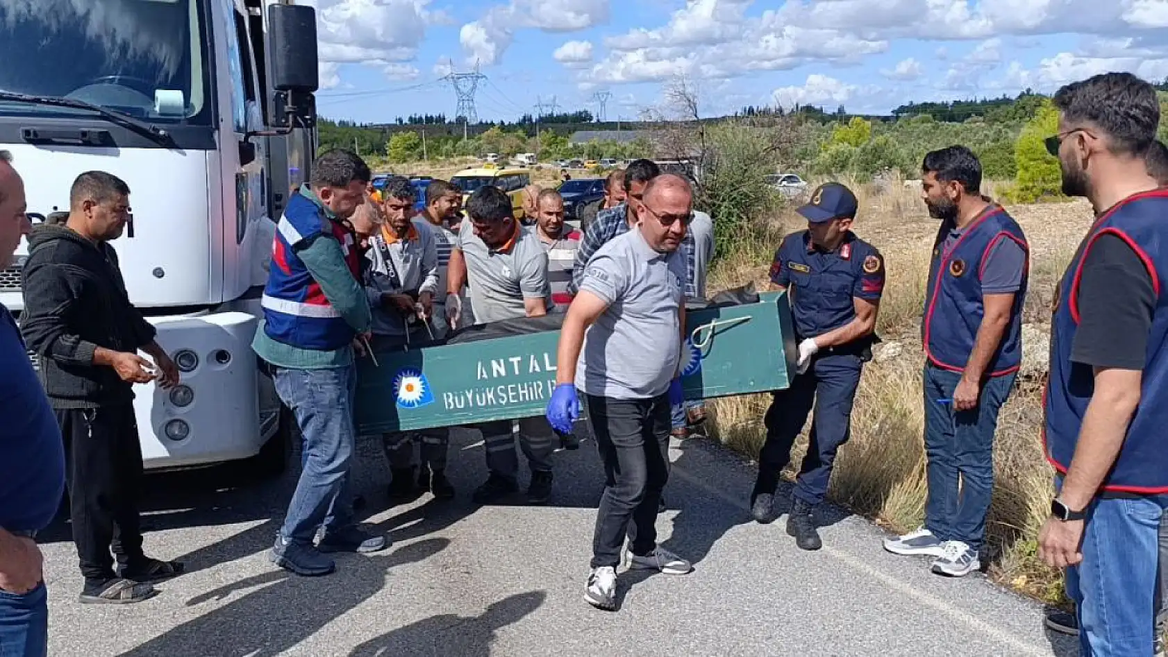 Çöp kamyonunda korkunç cinayet: Mesai arkadaşını boğazından bıçaklayarak öldürdü