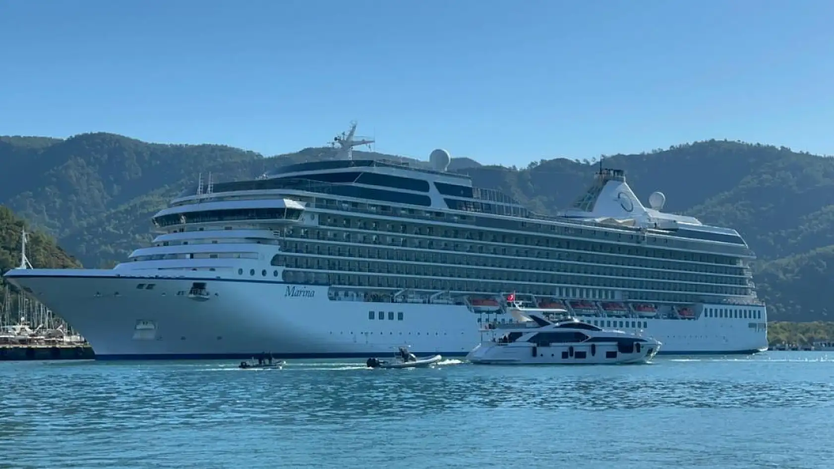 Lüks kurvaziyer 'Marina' Marmaris Limanı'na 1194 yolcu getirdi