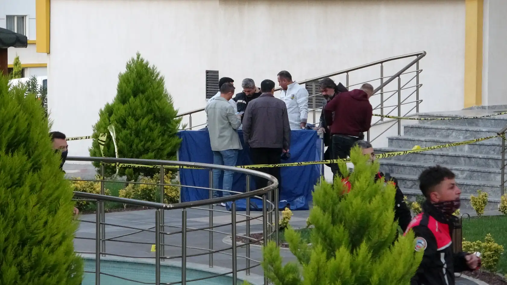 Çocuklar kavga edince babalar birbirine girdi: 1 ölü