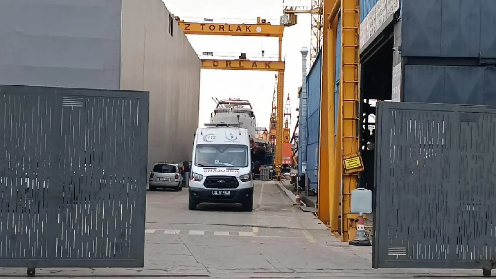 İstanbul Tuzla'da Gemi Tadilatı Sırasında Patlama: 1 Ölü, 4 Yaralı