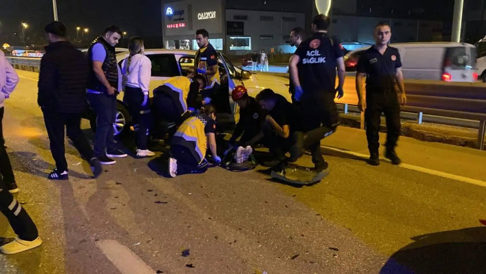 Zincirleme kaza: 5 araç birbirine girdi, 3 kişi yaralandı