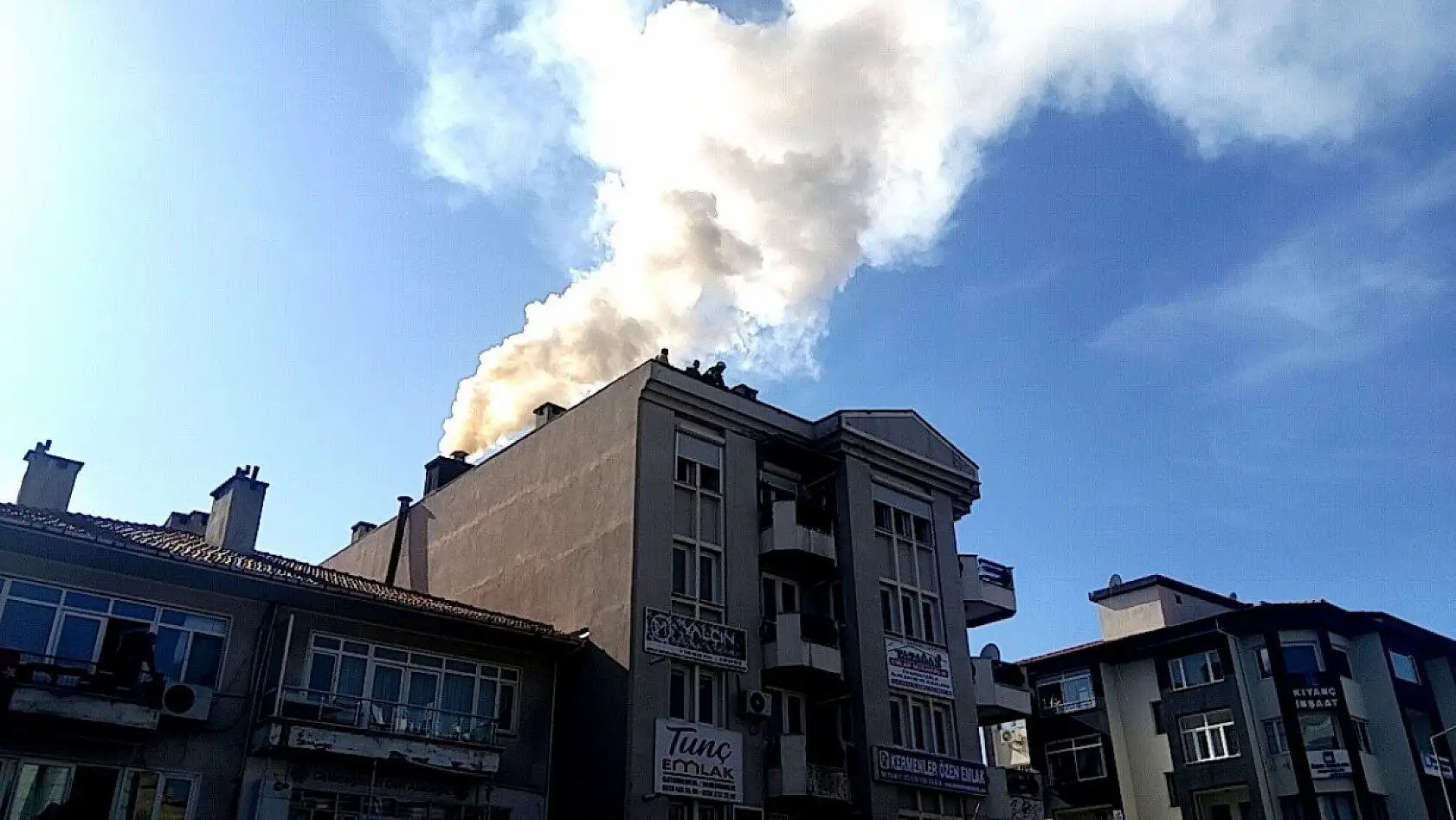 Menteşe'de baca yangını paniğe neden oldu