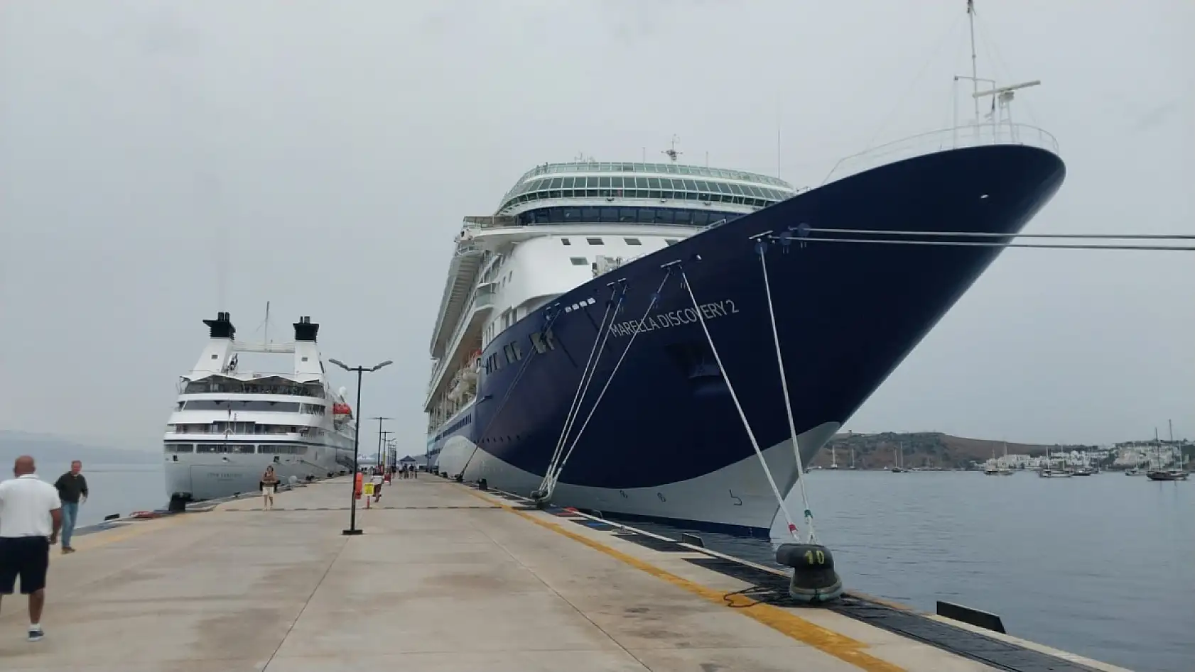 Bodrum'a 2 gemi ile 2 bin 64 yolcu geldi