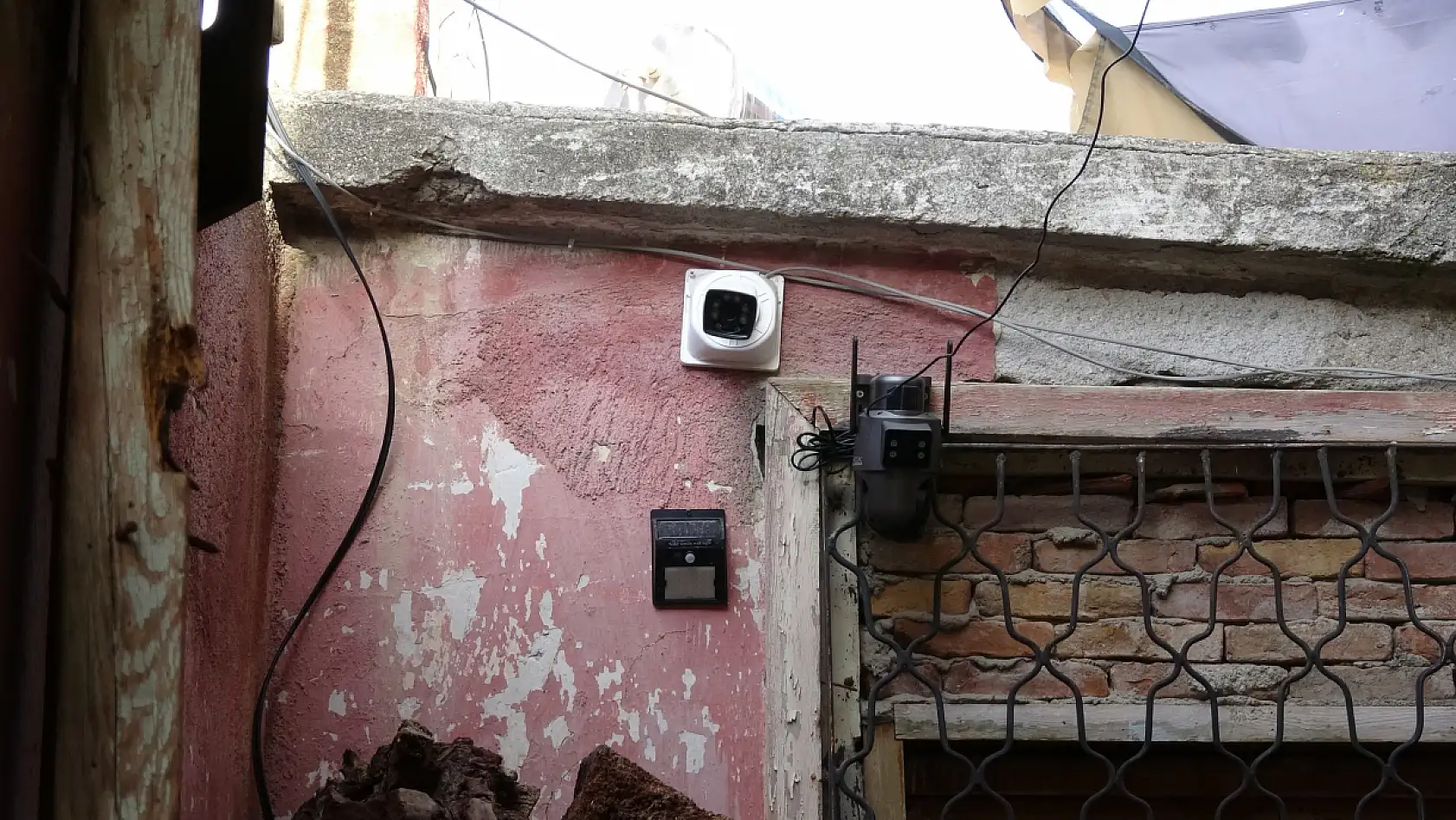 Ev sahibiyle kiracının 'çöplüğe dönmüş bahçe' kavgası