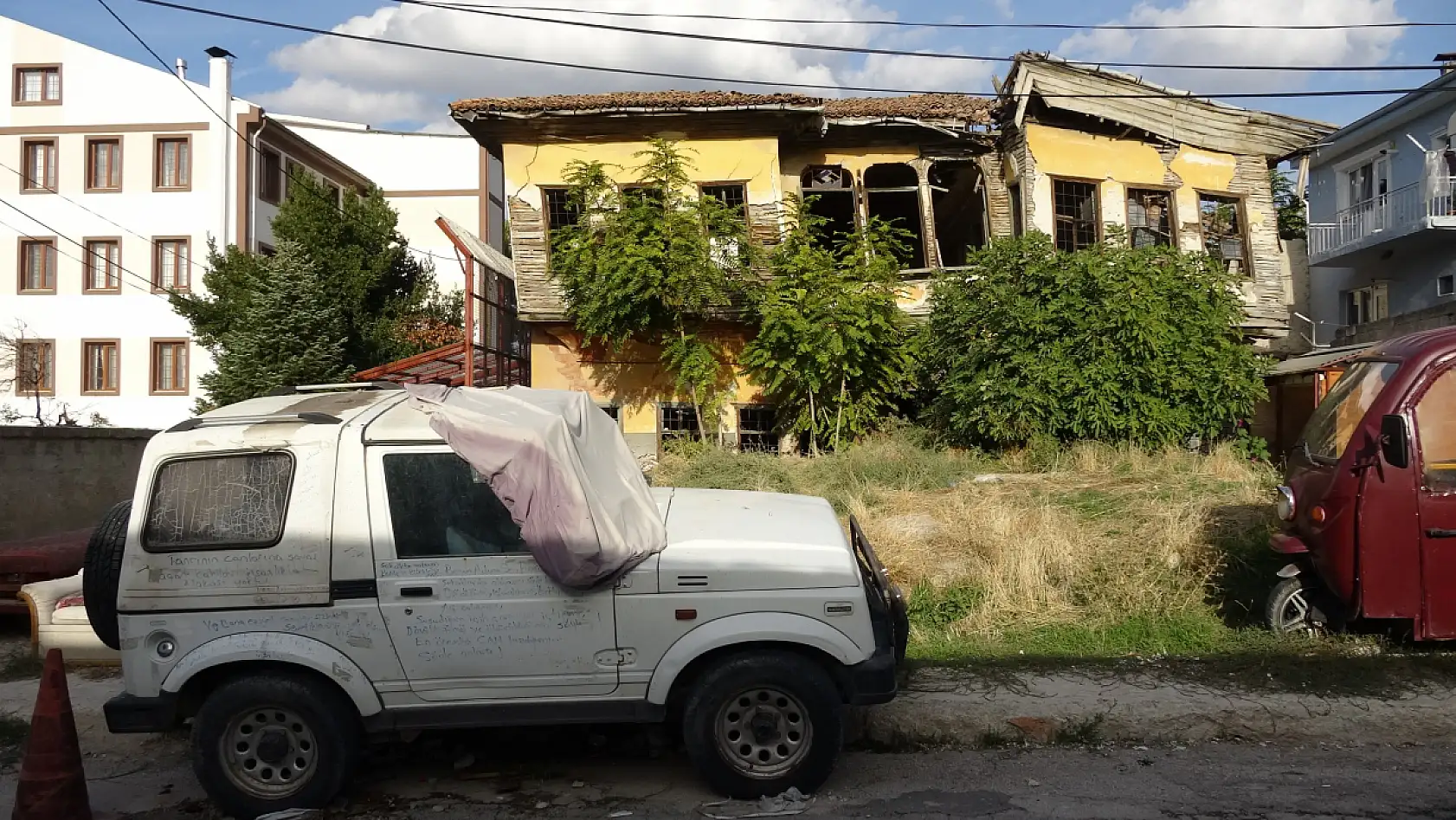 Ev sahibiyle kiracının 'çöplüğe dönmüş bahçe' kavgası