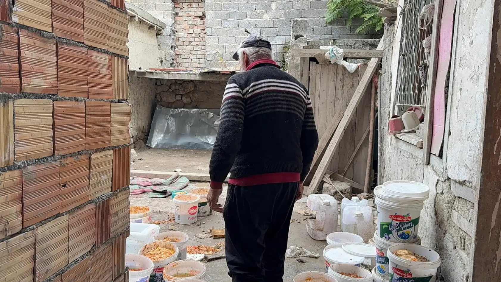 Ev sahibiyle kiracının 'çöplüğe dönmüş bahçe' kavgası