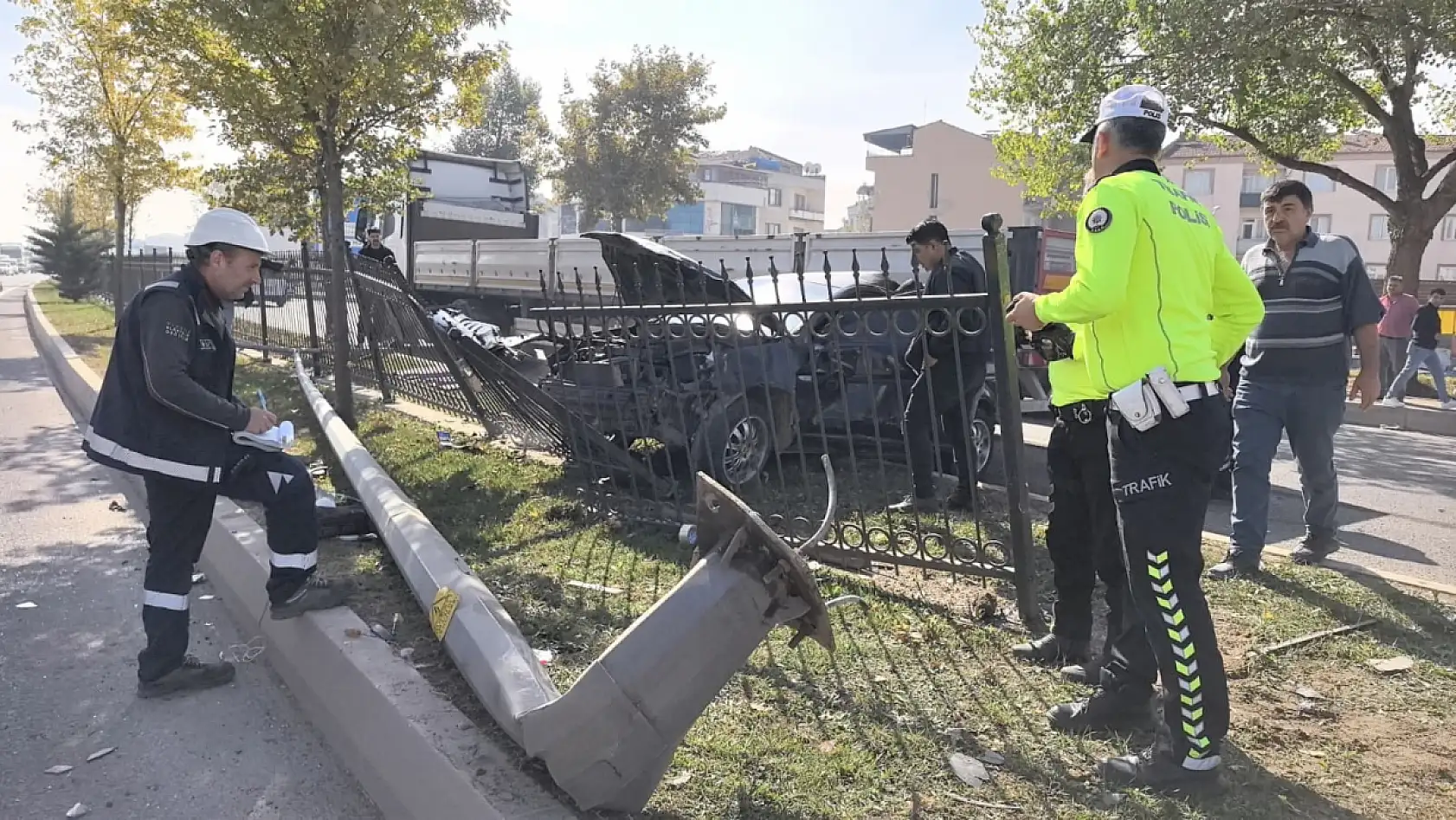 Makas atarken ortalığı birbirine kattı