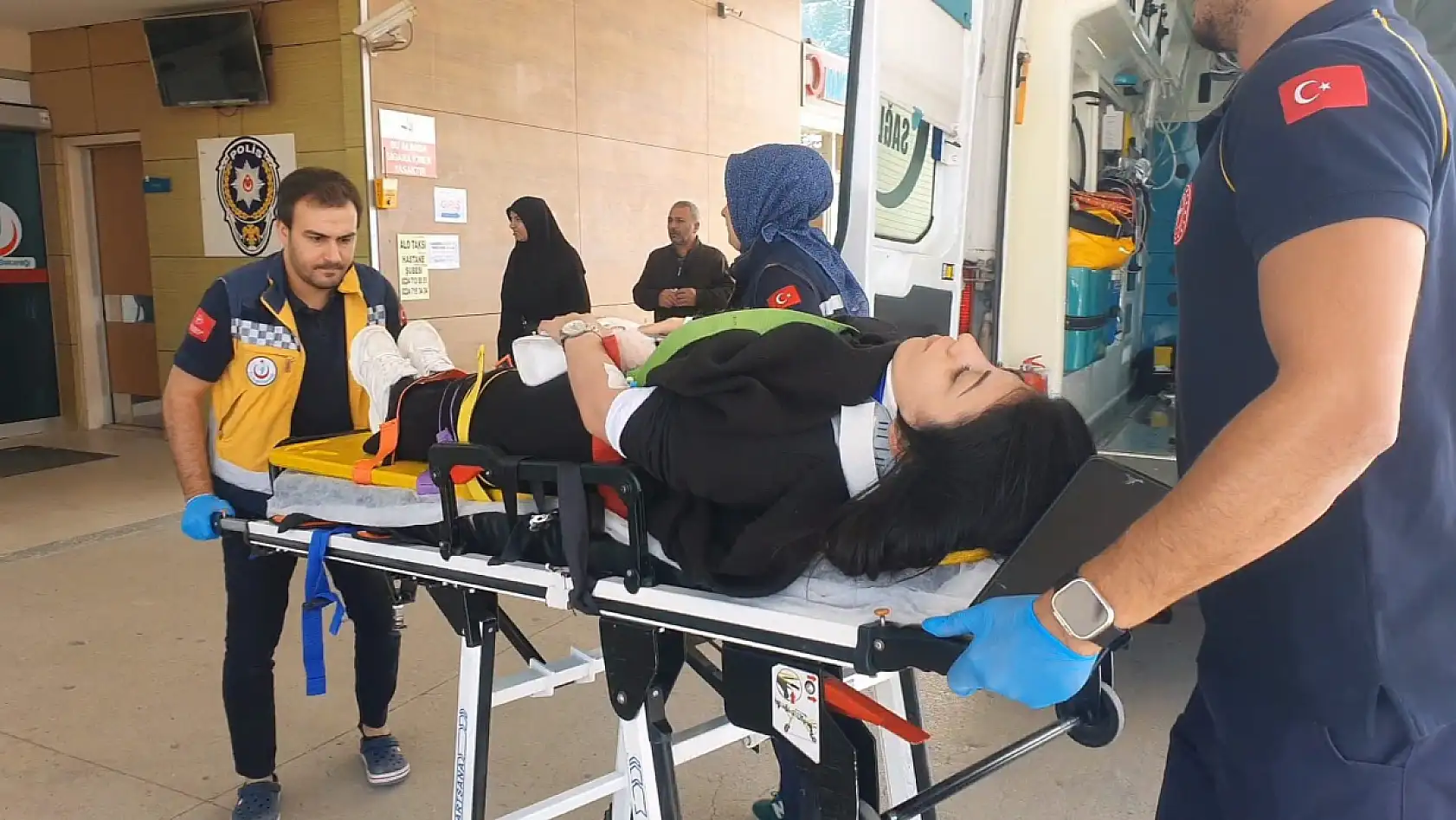 Makas atarken ortalığı birbirine kattı