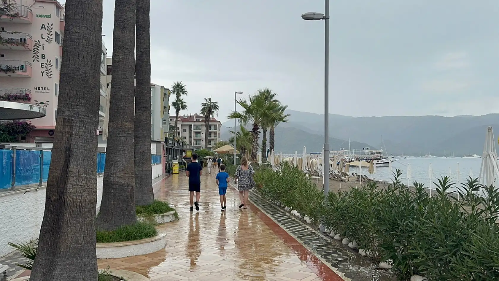 Marmaris'te yağmur ve deniz keyfi bir arada