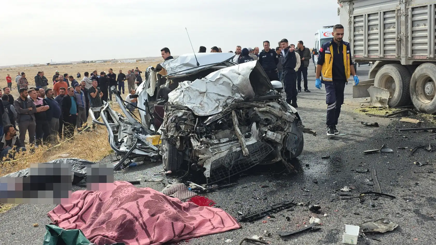 Kamyon ile otomobil çarpıştı: 3 kardeş öldü